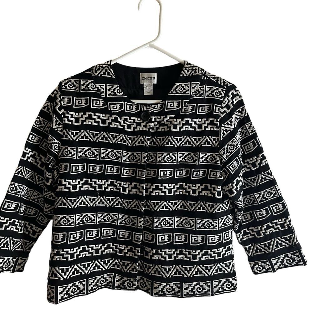 Chico's Geometric Black & White Aztec Embroidered Tribal Jacket Size Size 1 Med - Picture 2 of 10